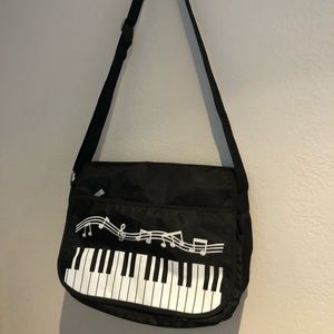 Small-medium side piano backpack